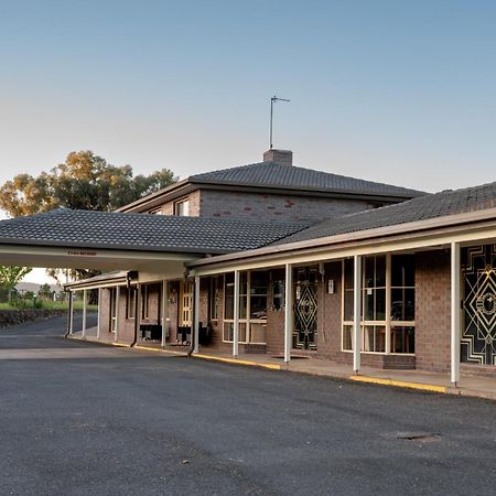 Tumut Valley Motel Pet Friendly Bagian luar foto