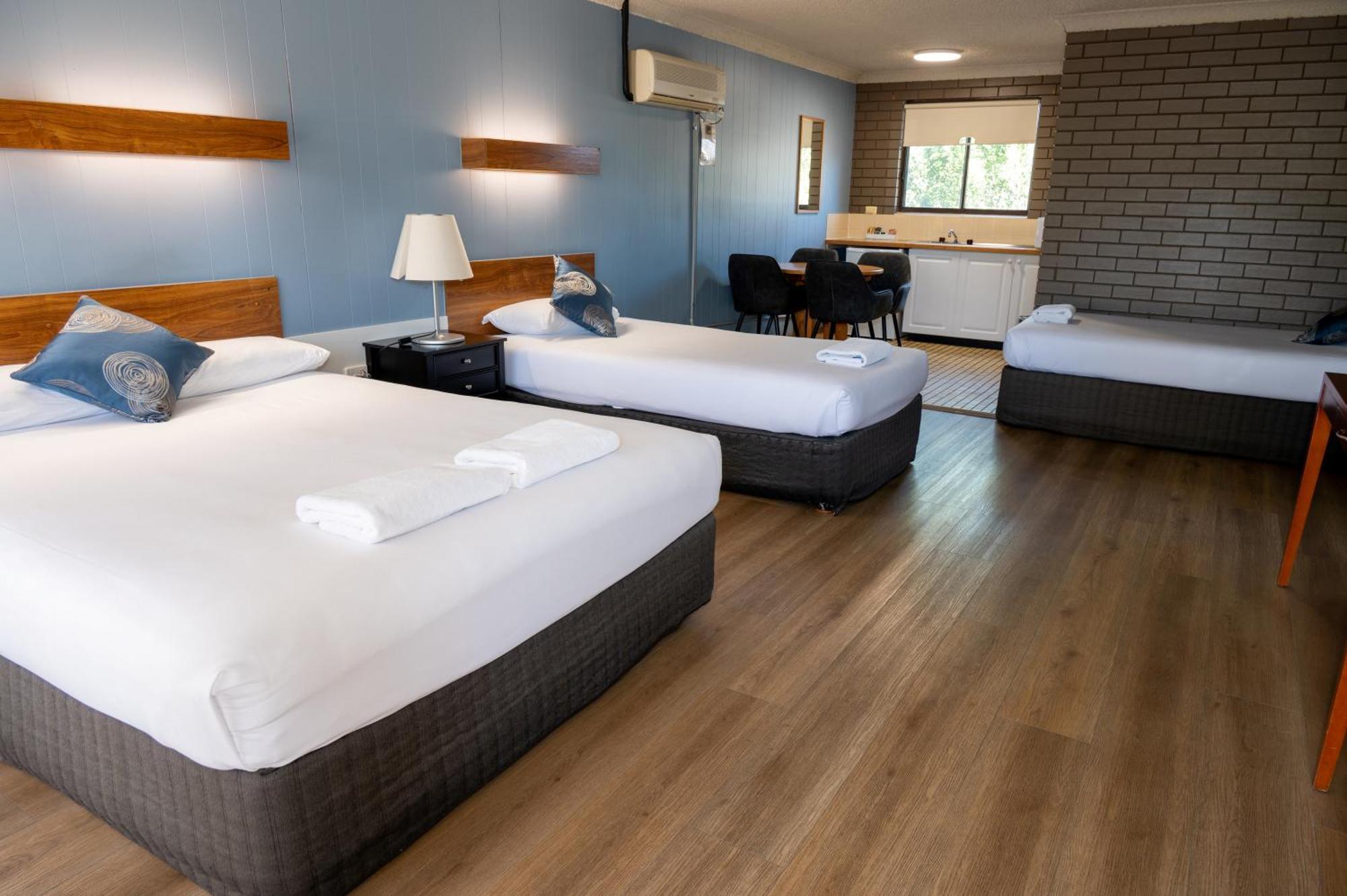 Tumut Valley Motel Pet Friendly Bagian luar foto