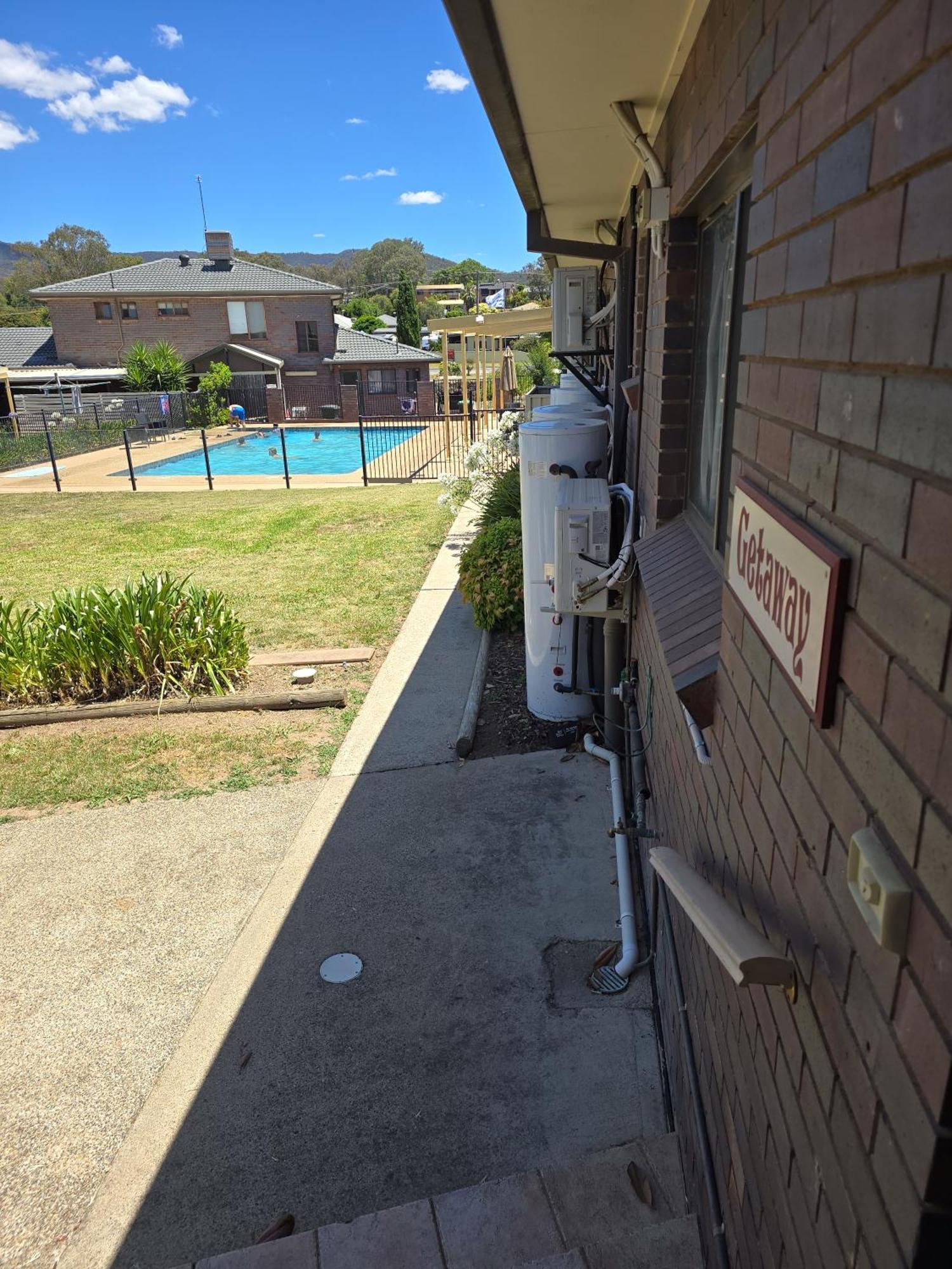 Tumut Valley Motel Pet Friendly Bagian luar foto