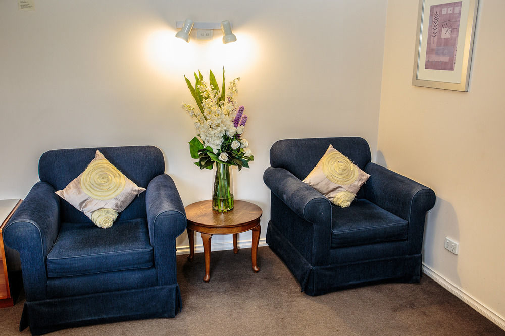 Tumut Valley Motel Pet Friendly Bagian luar foto